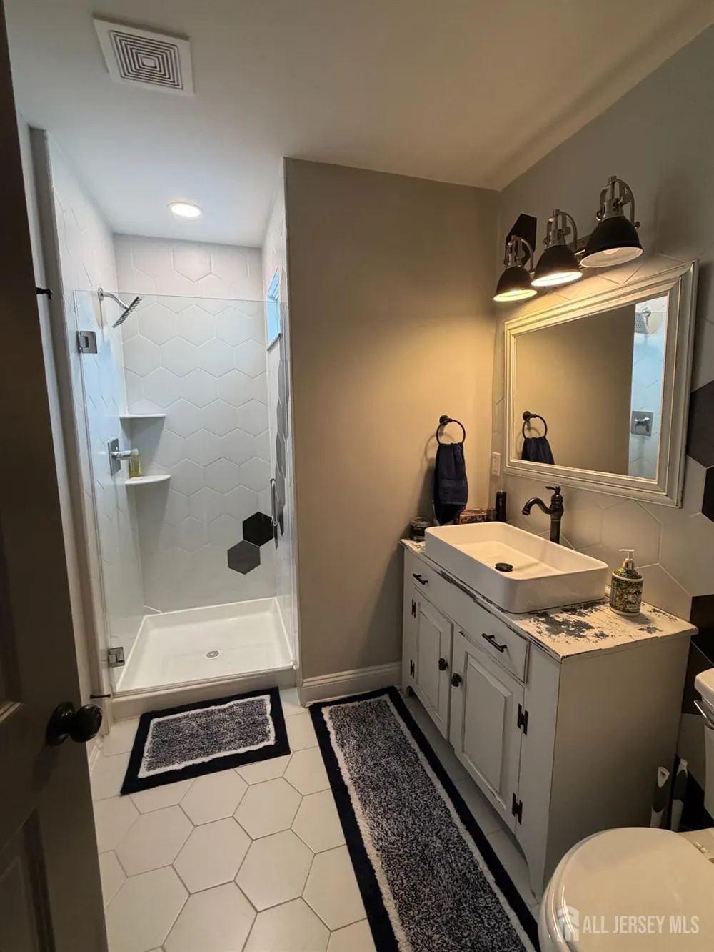 415 E 3RD AVENUE #2R Roselle, NJ 07203