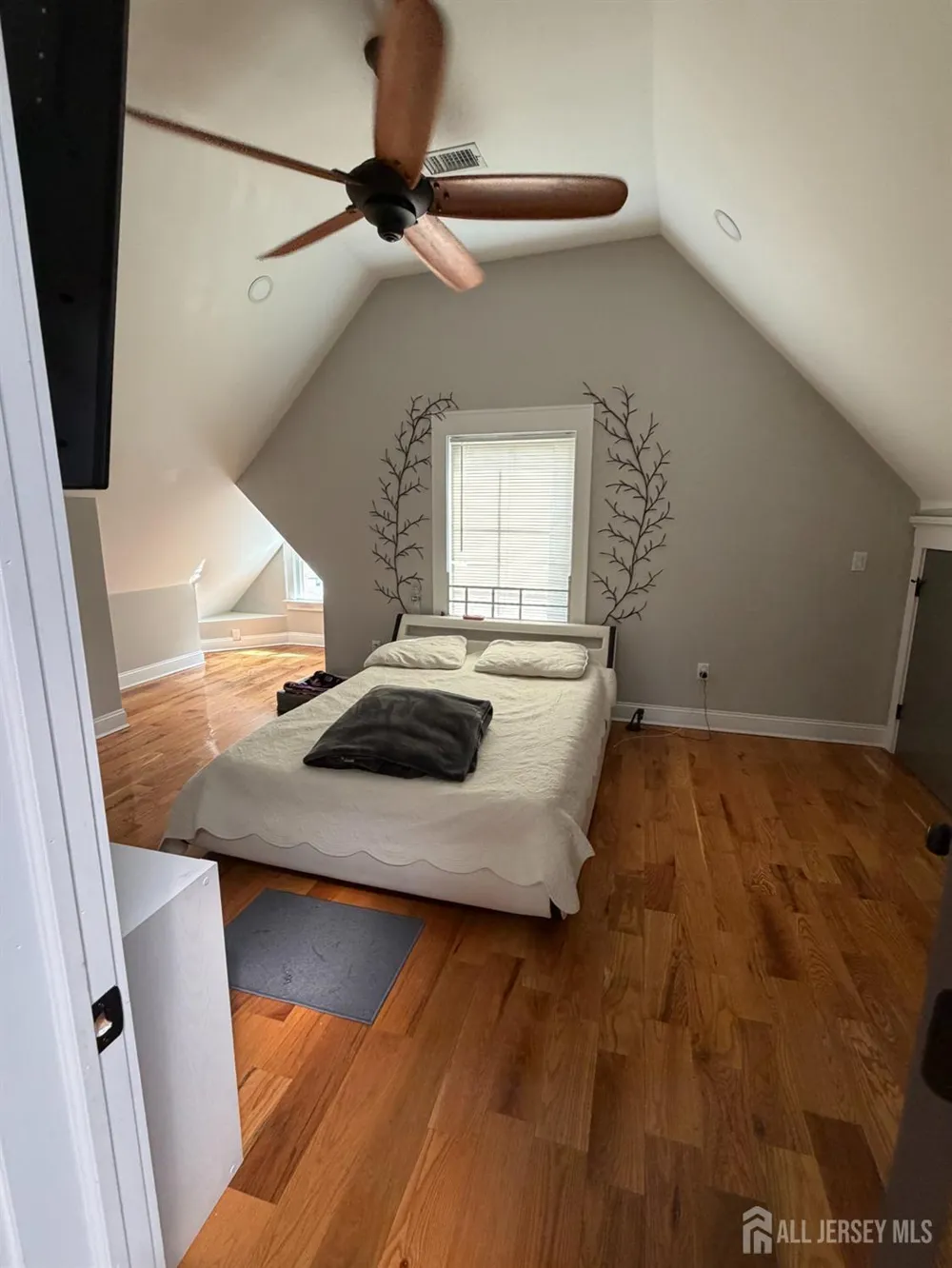 415 E 3RD AVENUE #2R Roselle, NJ 07203