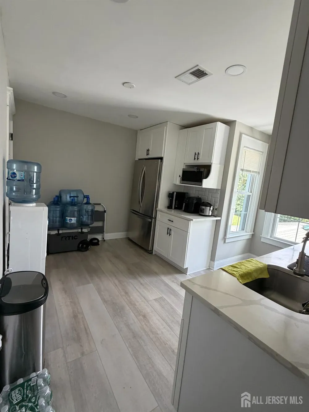 415 E 3RD AVENUE #2R Roselle, NJ 07203