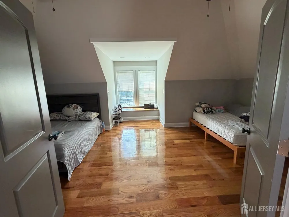 415 E 3RD AVENUE #2R Roselle, NJ 07203