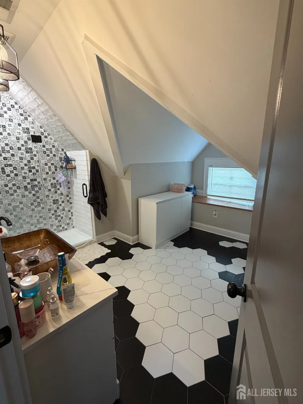 415 E 3RD AVENUE #2R Roselle, NJ 07203