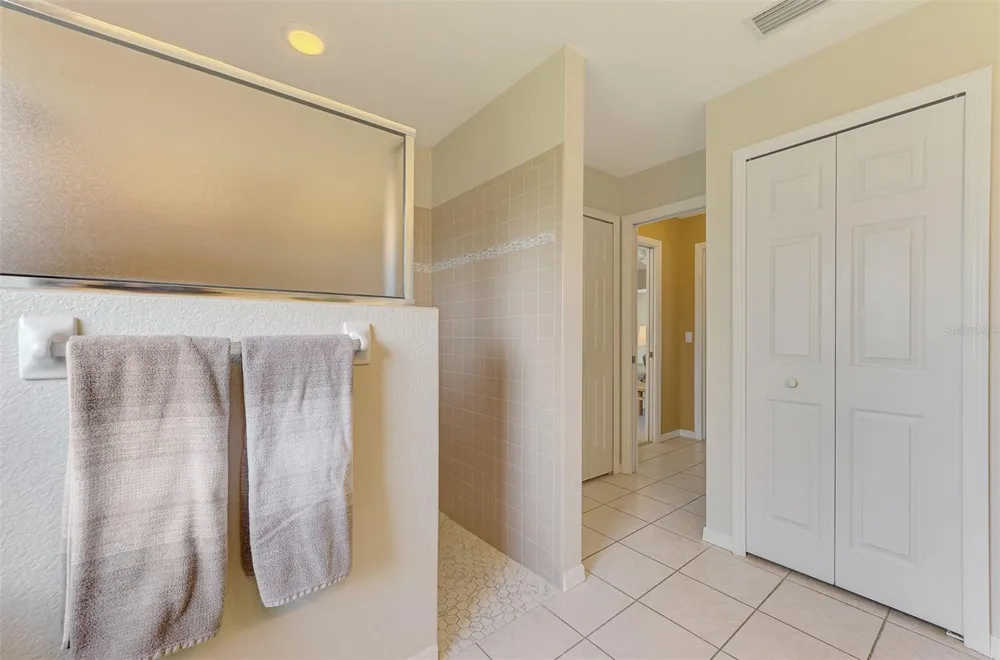 8261 LAKESIDE DRIVE Englewood, FL 34224