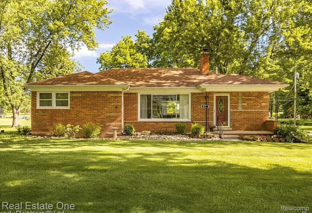 6346 Donaldson Drive Troy City, MI 48085