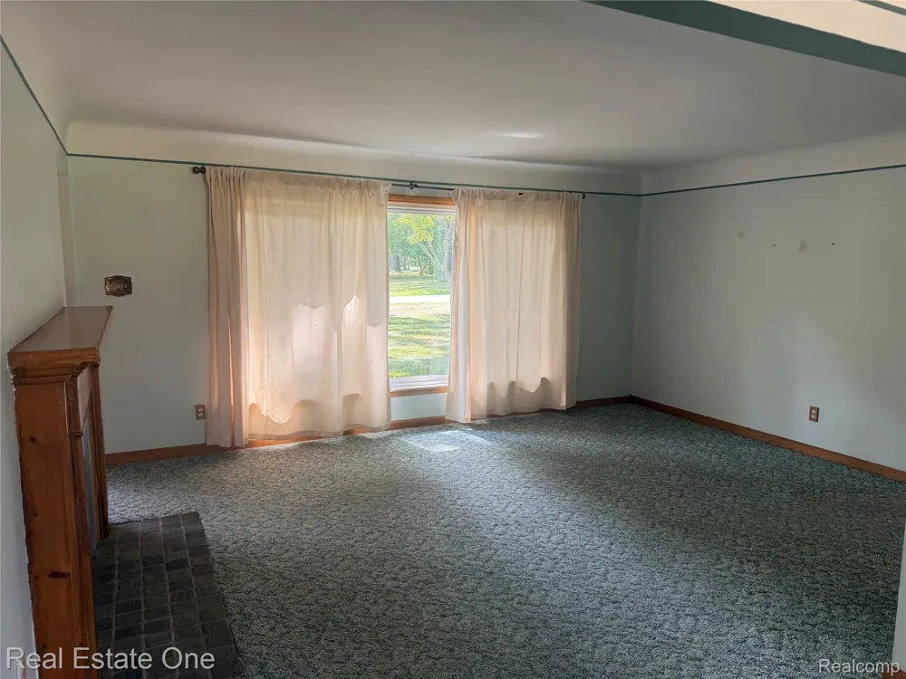 6346 Donaldson Drive Troy City, MI 48085