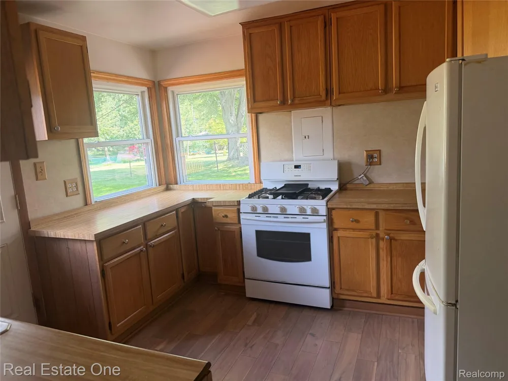 6346 Donaldson Drive Troy City, MI 48085