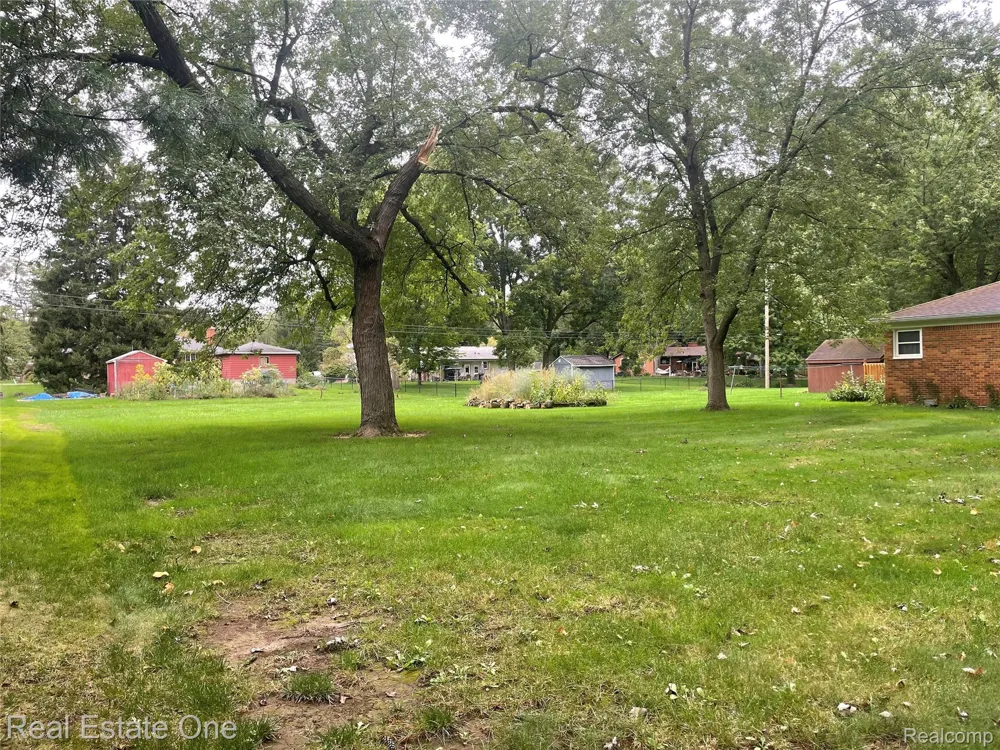 6346 Donaldson Drive Troy City, MI 48085
