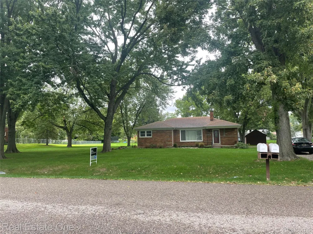 6346 Donaldson Drive Troy City, MI 48085