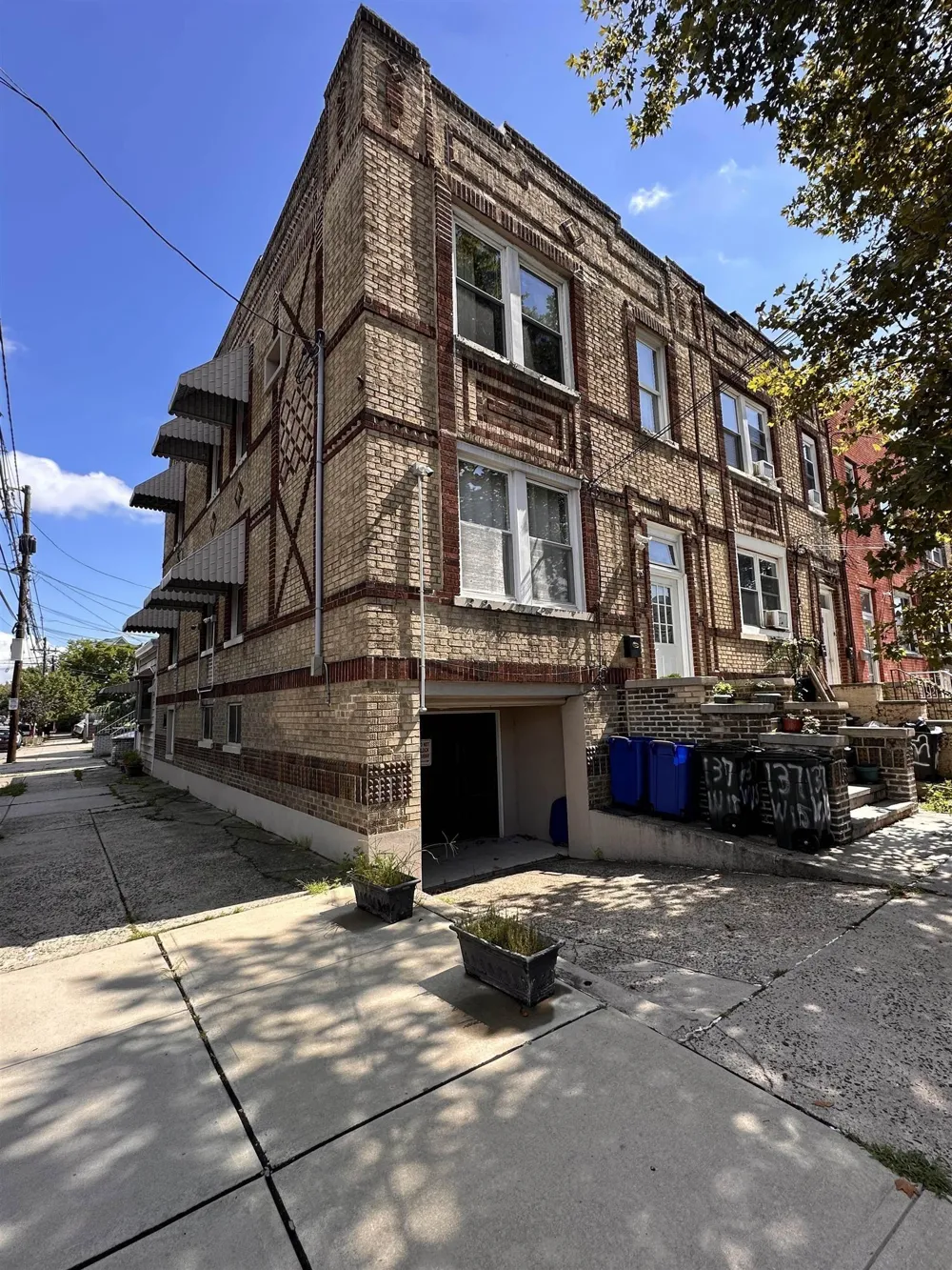 137 WEST 15TH ST Bayonne, NJ 07002