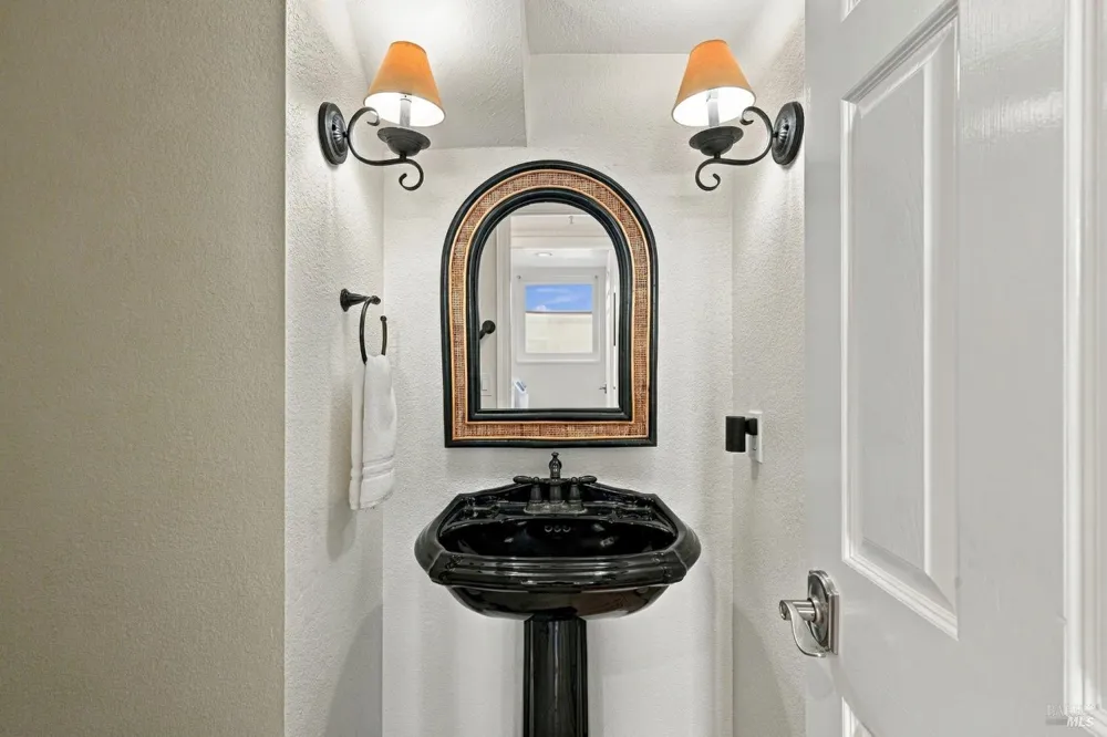 4122 Fireside Court Napa, CA 94558