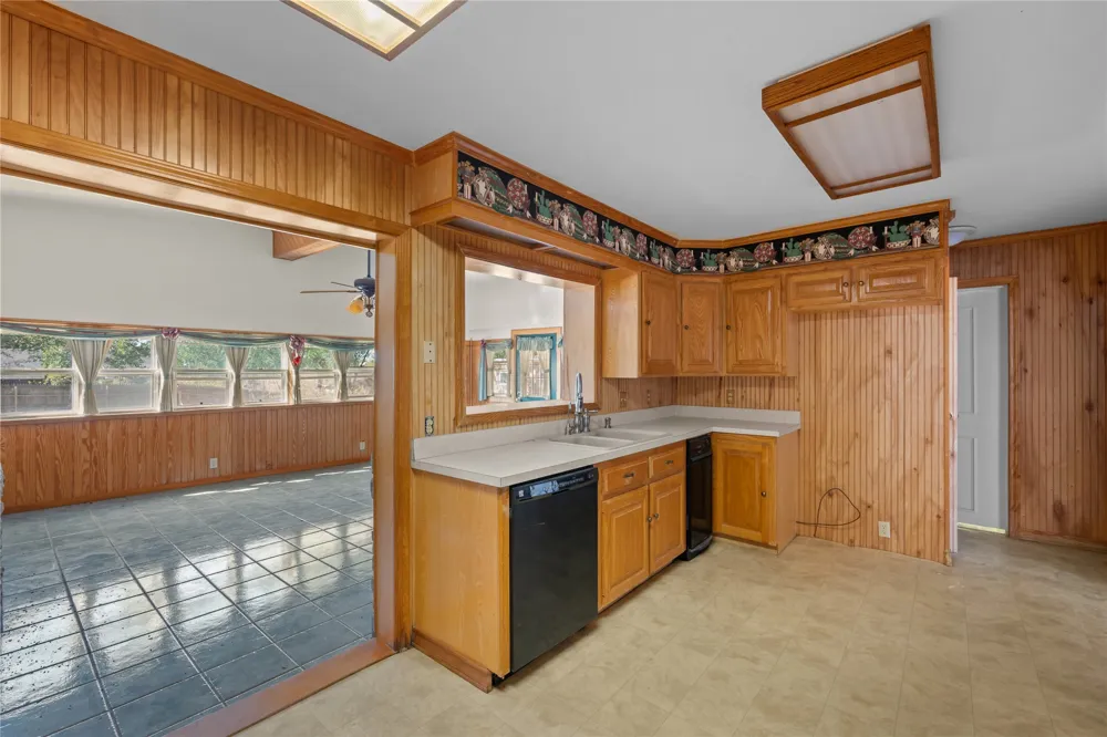 1011 E Connell Street Breckenridge, TX 76424