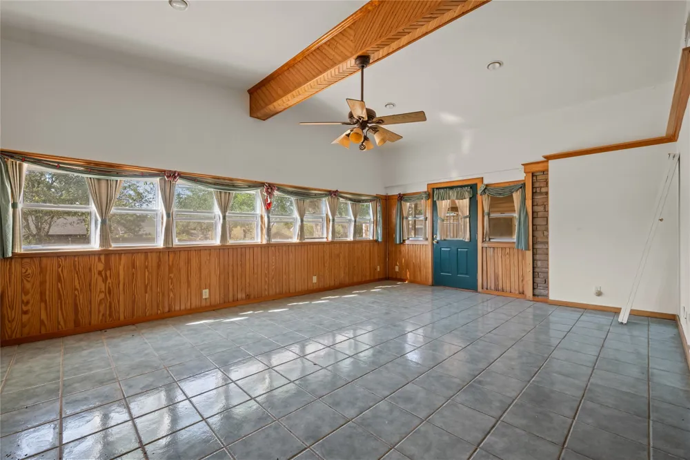 1011 E Connell Street Breckenridge, TX 76424