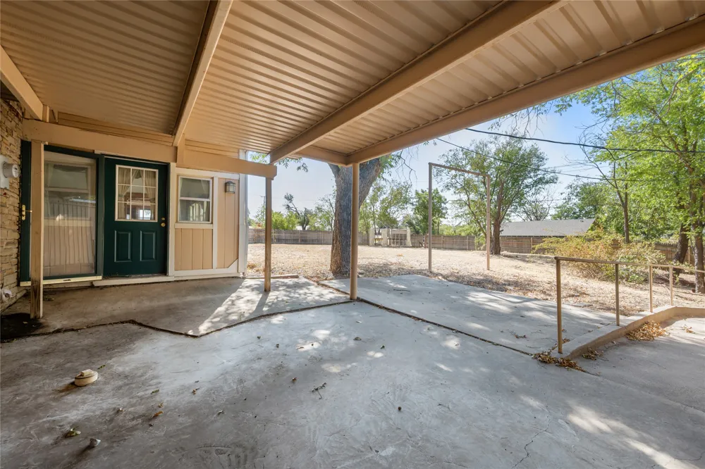 1011 E Connell Street Breckenridge, TX 76424