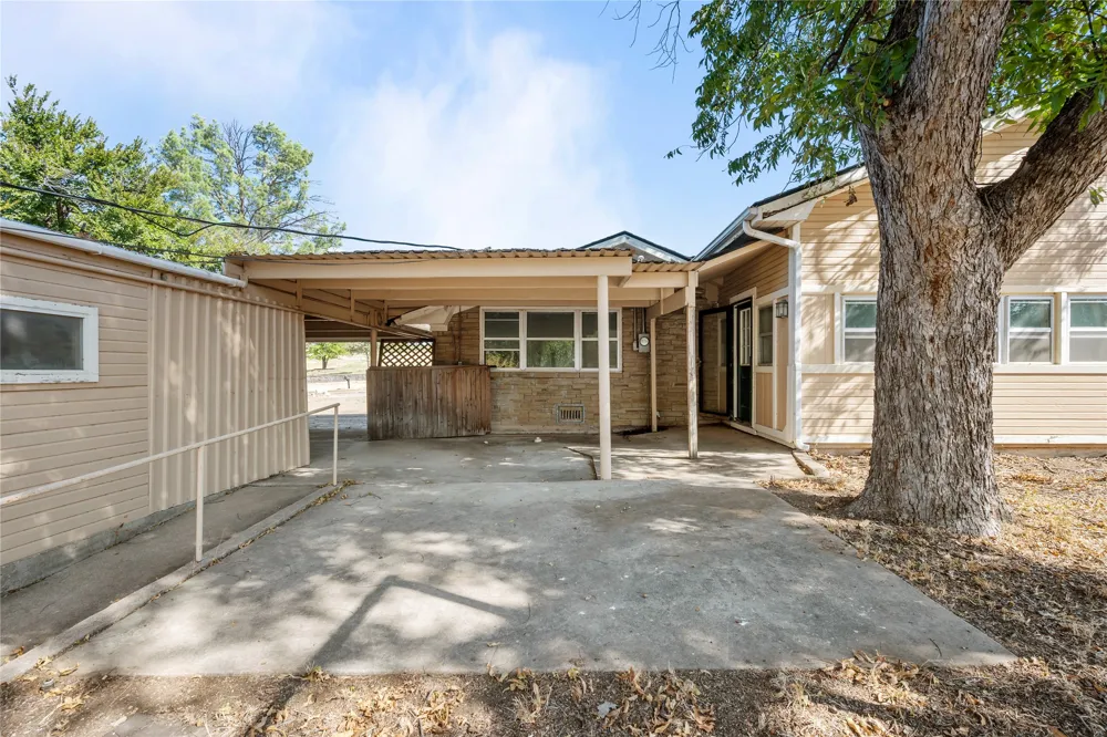 1011 E Connell Street Breckenridge, TX 76424