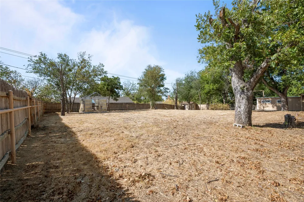 1011 E Connell Street Breckenridge, TX 76424