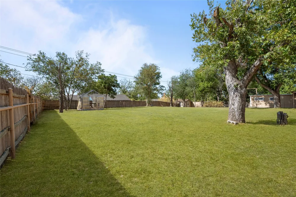 1011 E Connell Street Breckenridge, TX 76424