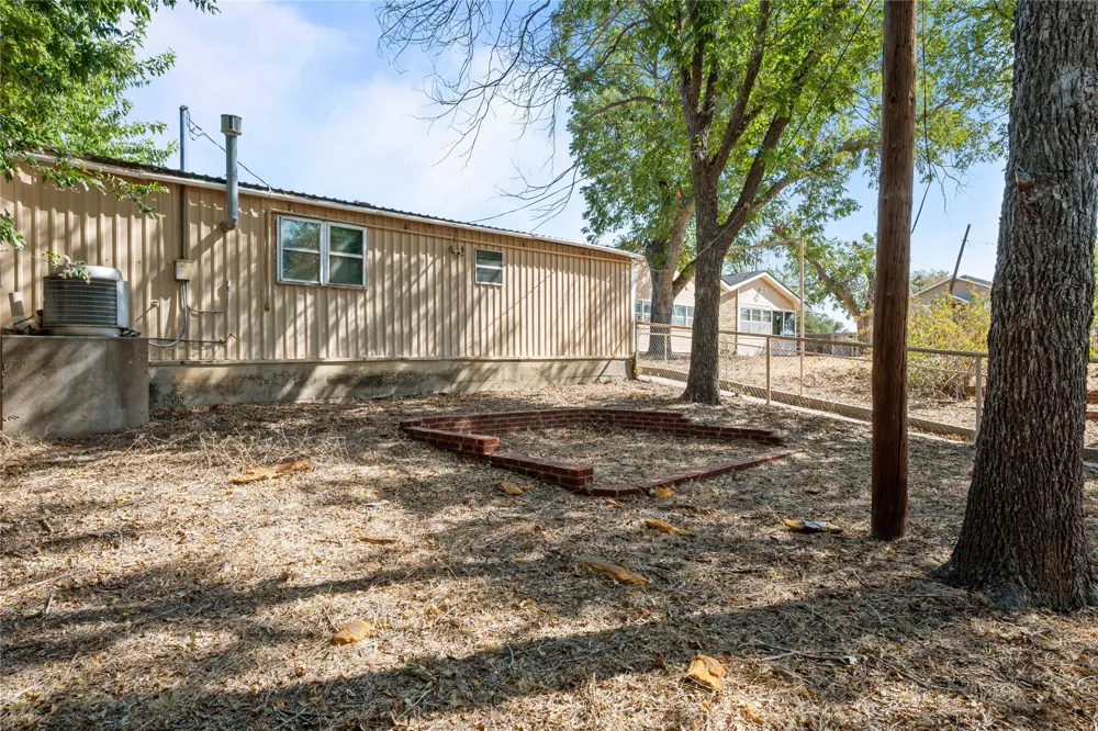 1011 E Connell Street Breckenridge, TX 76424