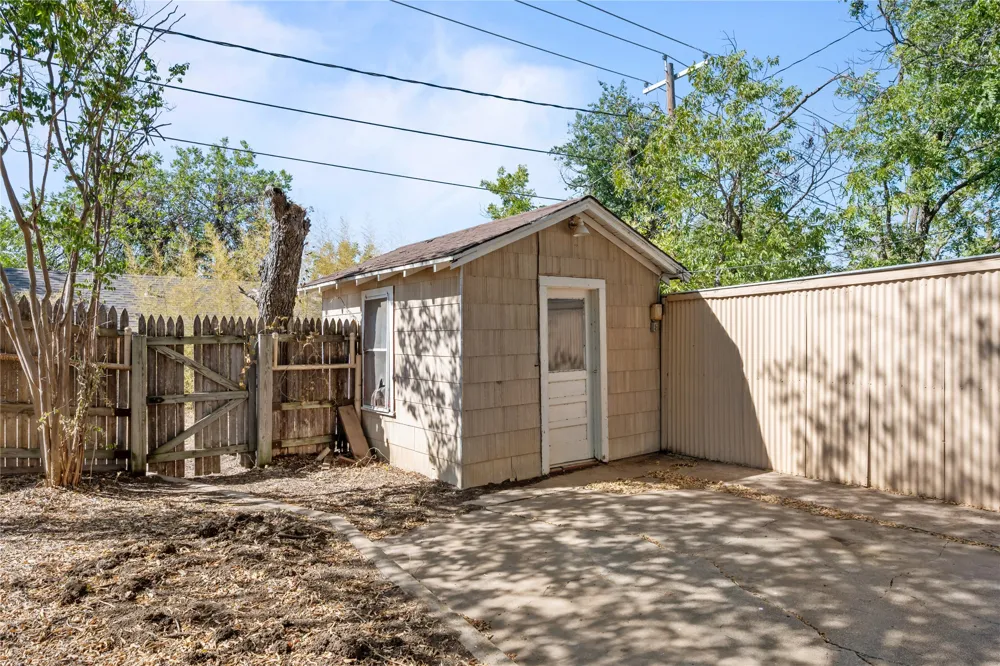 1011 E Connell Street Breckenridge, TX 76424