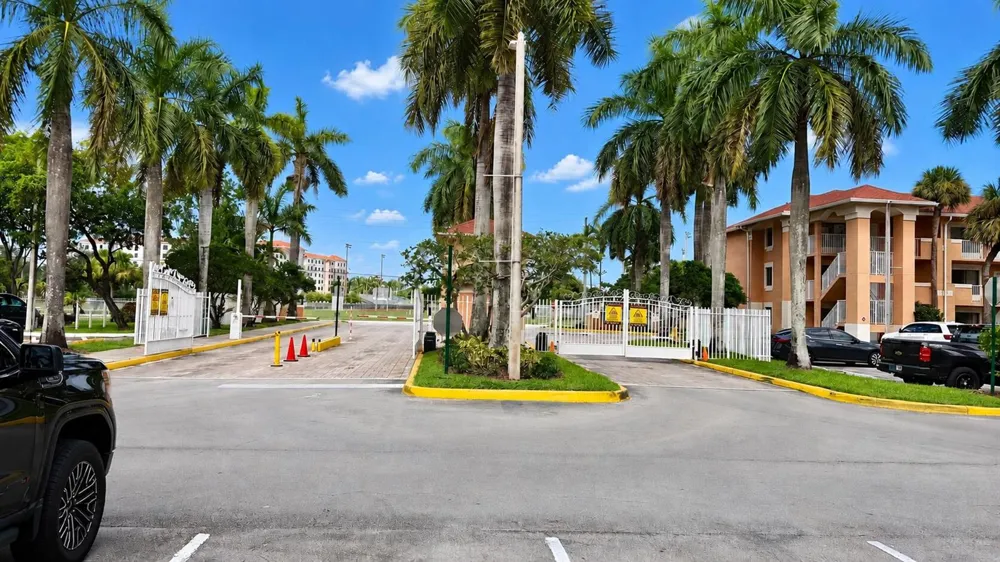 6952 SW 39TH STREET #C106 Davie, FL 33314