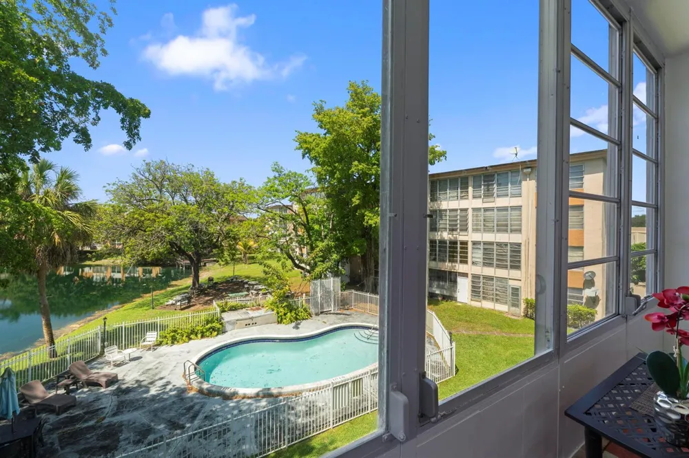 5275 NW 10TH COURT #305 Plantation, FL 33313