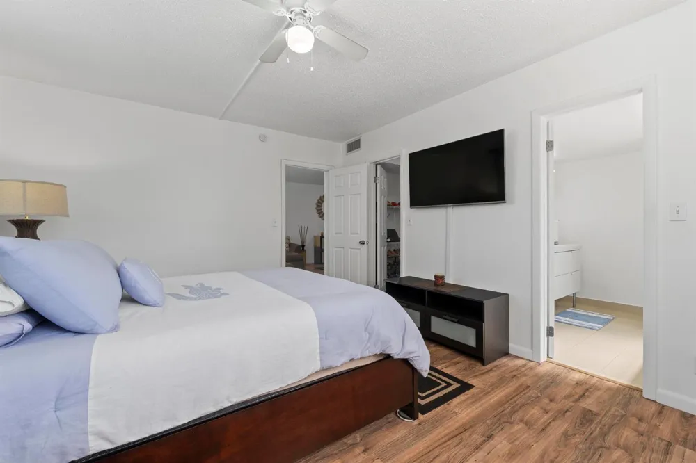5275 NW 10TH COURT #305 Plantation, FL 33313