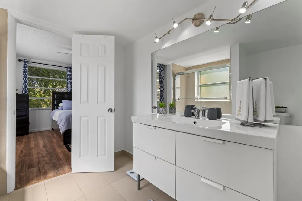 5275 NW 10TH COURT #305 Plantation, FL 33313
