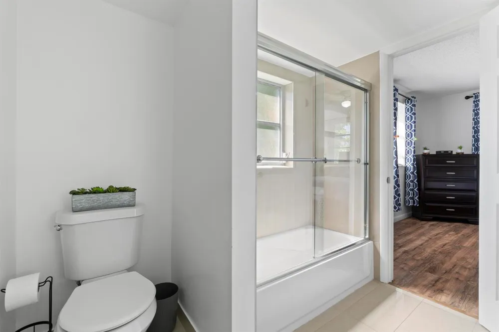 5275 NW 10TH COURT #305 Plantation, FL 33313