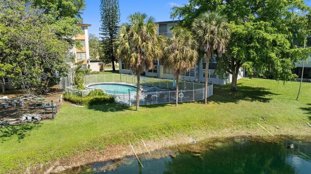 5275 NW 10TH COURT #305 Plantation, FL 33313