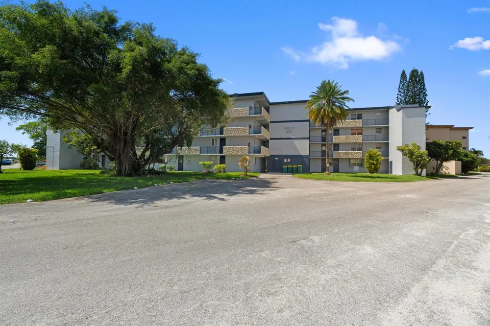 5275 NW 10TH COURT #305 Plantation, FL 33313