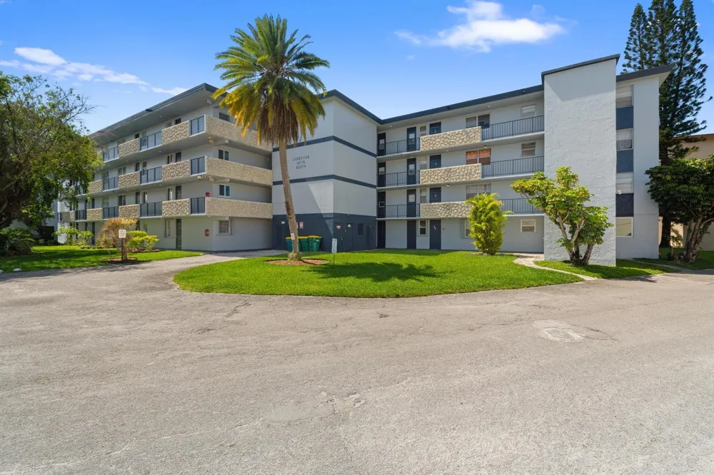 5275 NW 10TH COURT #305 Plantation, FL 33313
