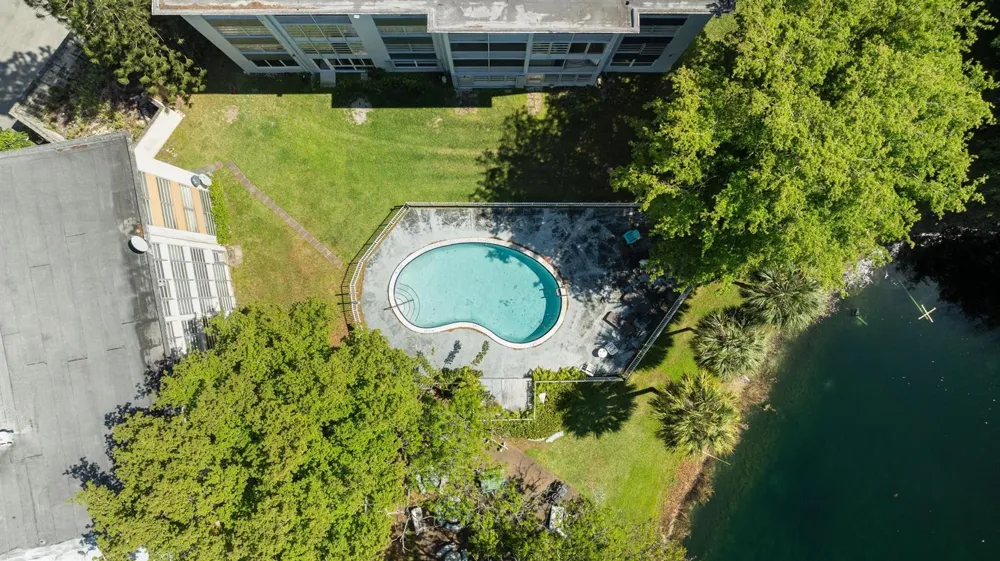 5275 NW 10TH COURT #305 Plantation, FL 33313
