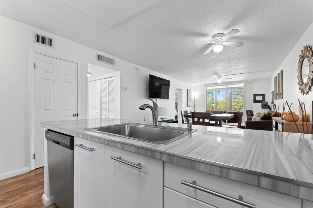 5275 NW 10TH COURT #305 Plantation, FL 33313