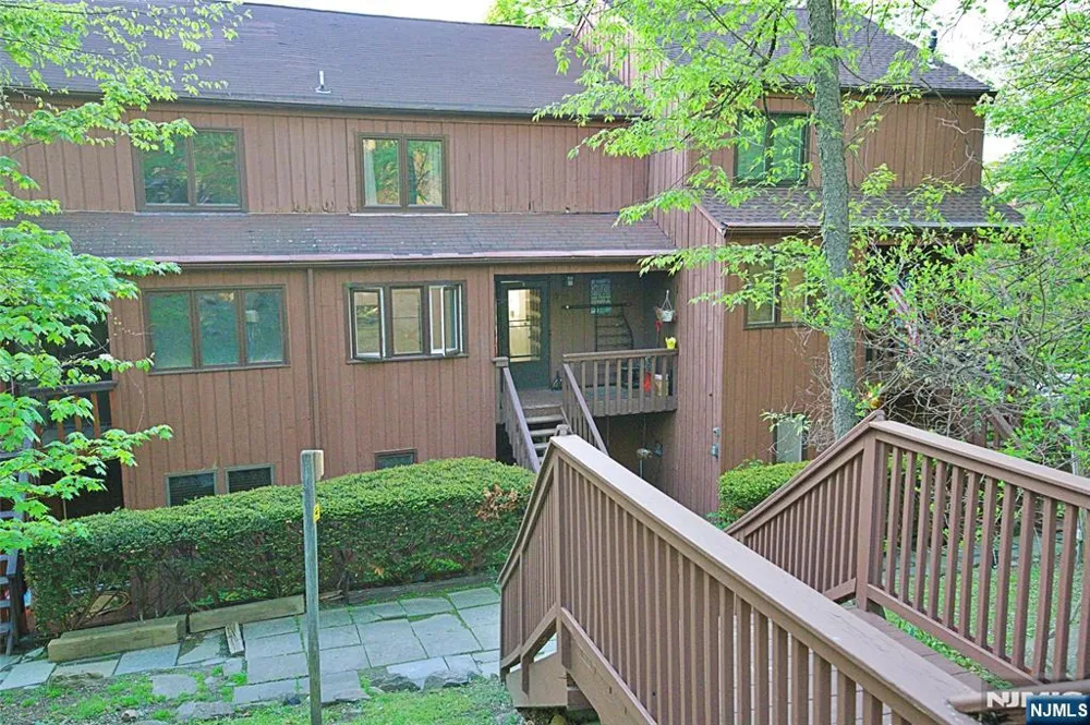 9 Village Way 4 Vernon, NJ 07462