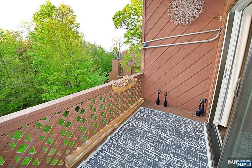 9 Village Way 4 Vernon, NJ 07462