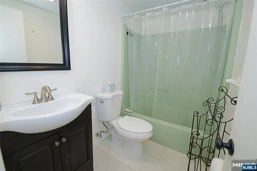 9 Village Way 4 Vernon, NJ 07462