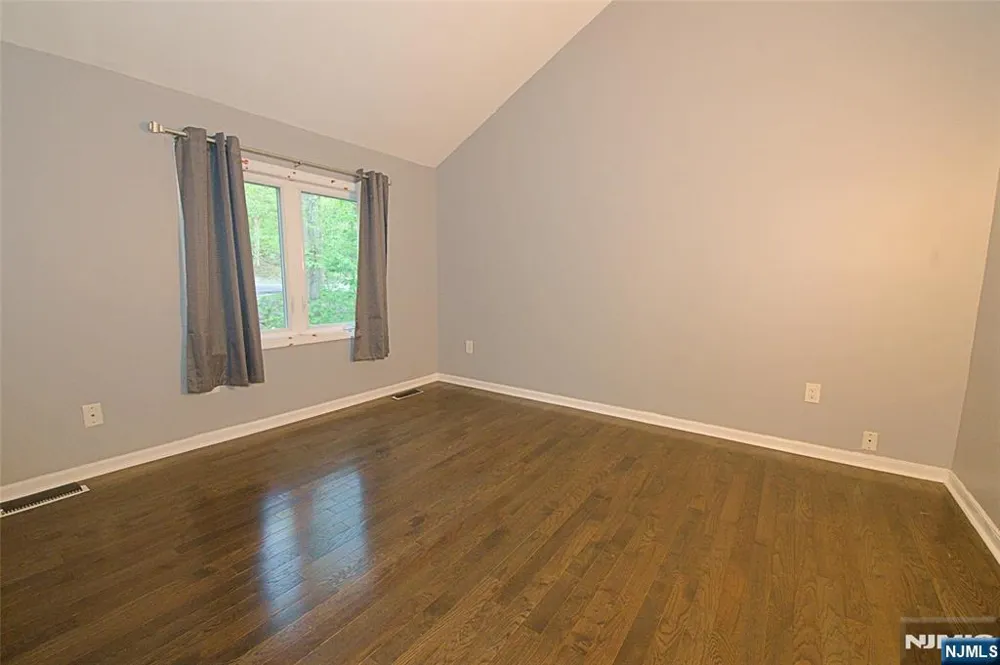 9 Village Way 4 Vernon, NJ 07462