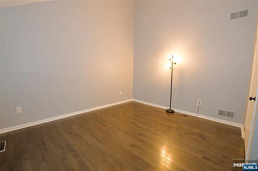 9 Village Way 4 Vernon, NJ 07462