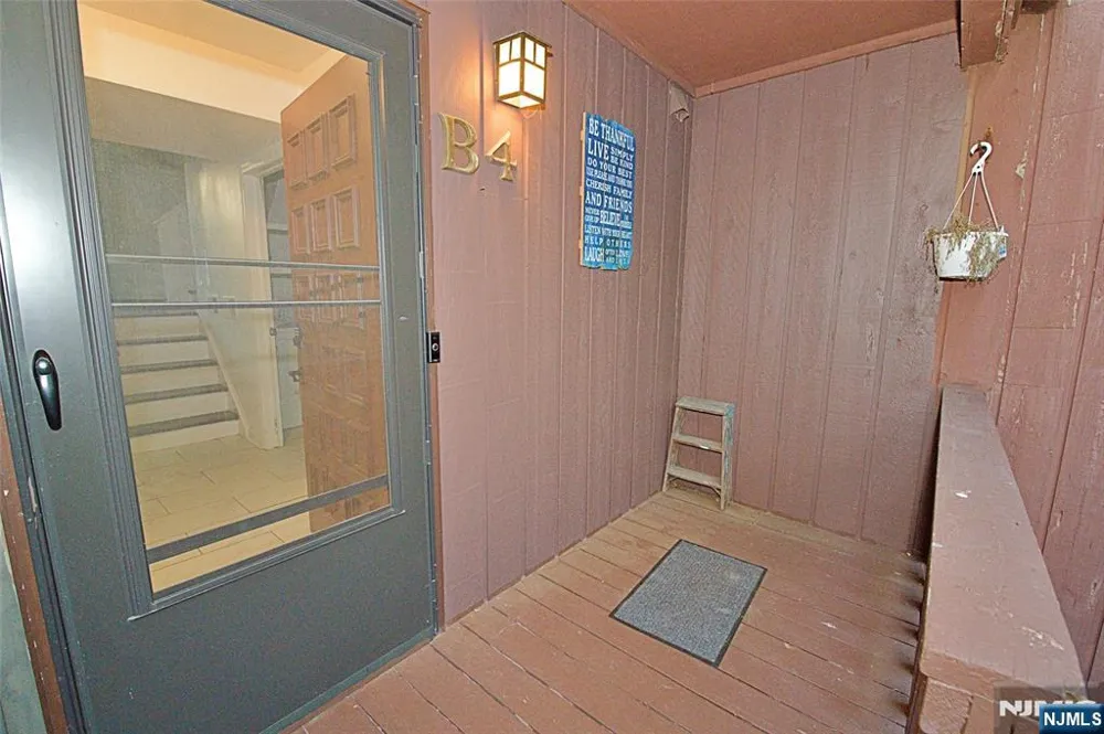 9 Village Way 4 Vernon, NJ 07462