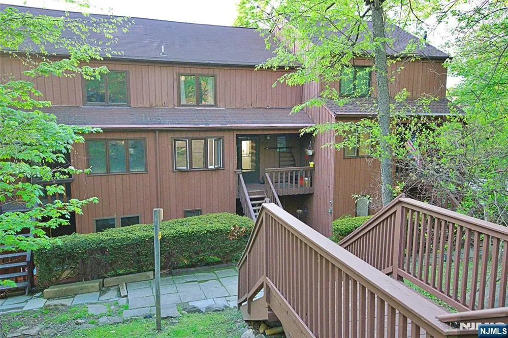 9 Village Way 4 Vernon, NJ 07462