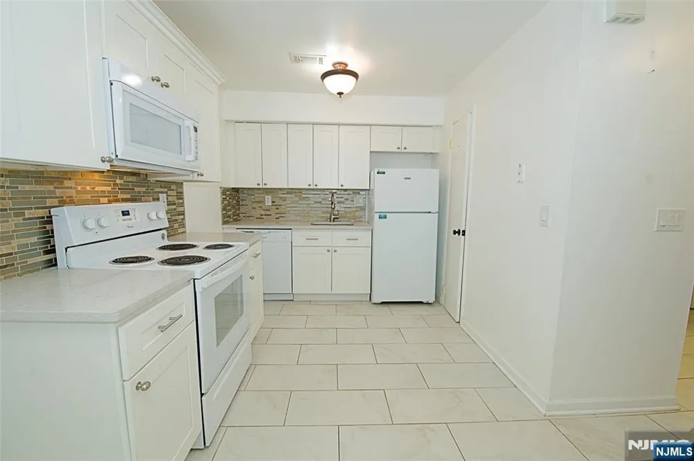 9 Village Way 4 Vernon, NJ 07462