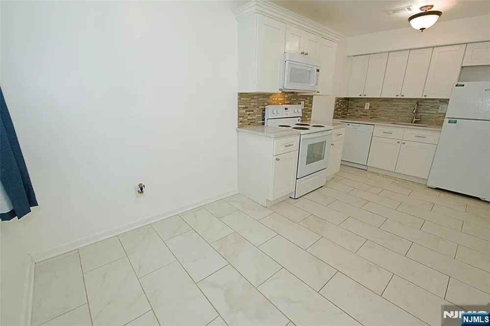 9 Village Way 4 Vernon, NJ 07462