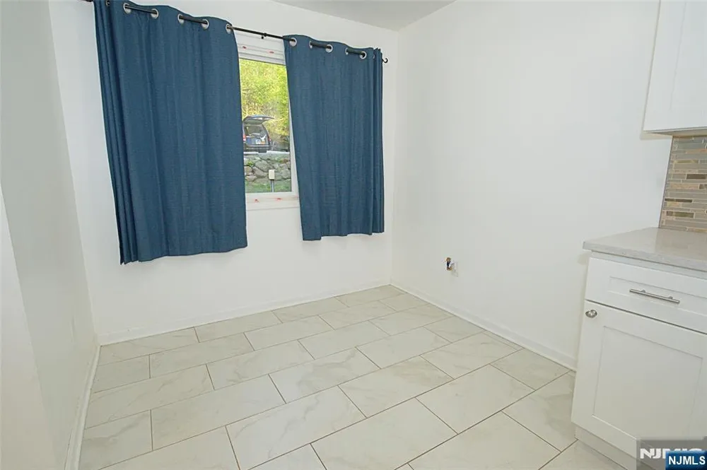 9 Village Way 4 Vernon, NJ 07462
