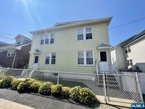 26-28 Spruce Street 1C