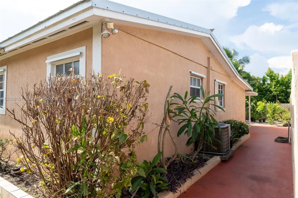 11601 SW 183rd St Miami, FL 33157