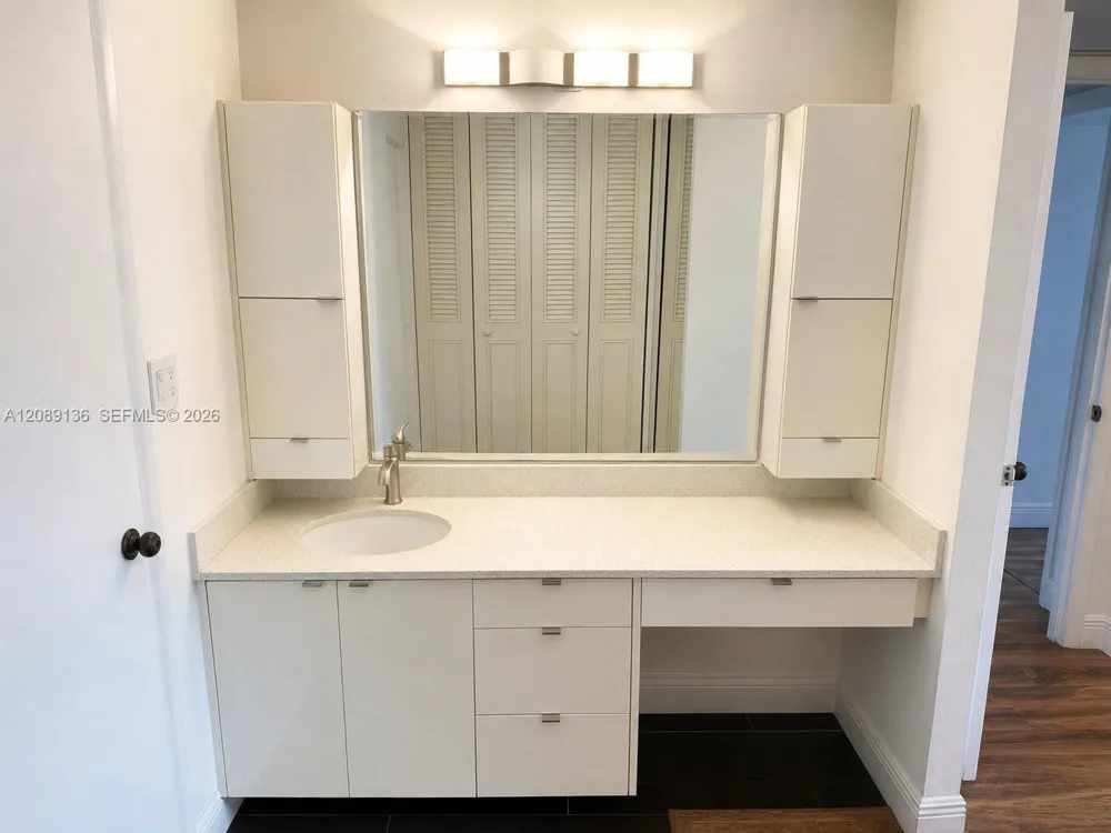 150 Ocean Lane Dr #5A Key Biscayne, FL 33149