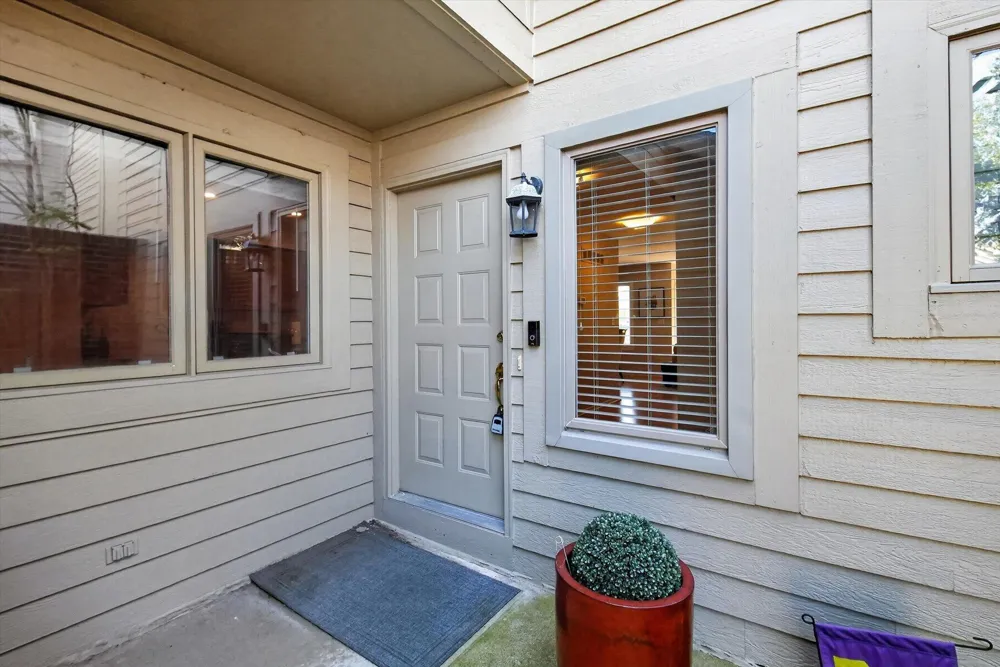 117 Ponds View Drive Ann Arbor City, MI 48103