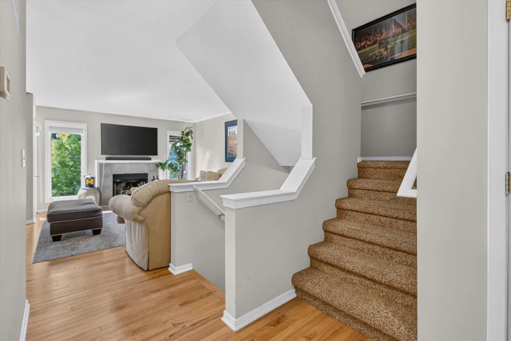 117 Ponds View Drive Ann Arbor City, MI 48103