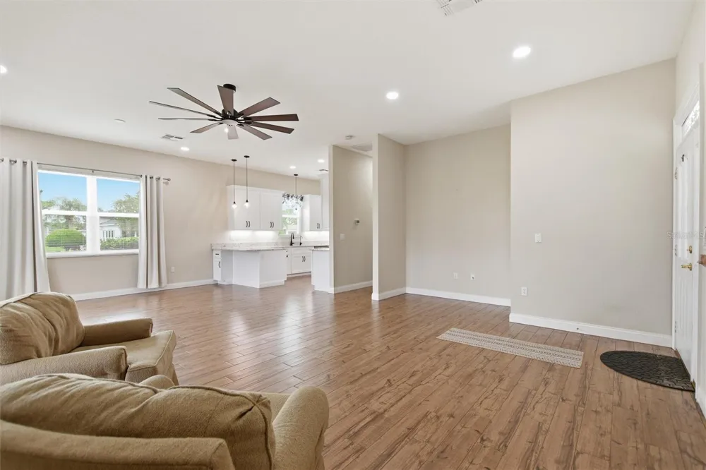 1097 CARAVAN LOOP Polk City, FL 33868