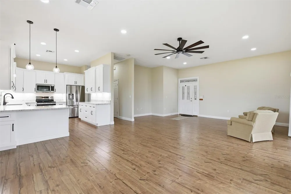 1097 CARAVAN LOOP Polk City, FL 33868