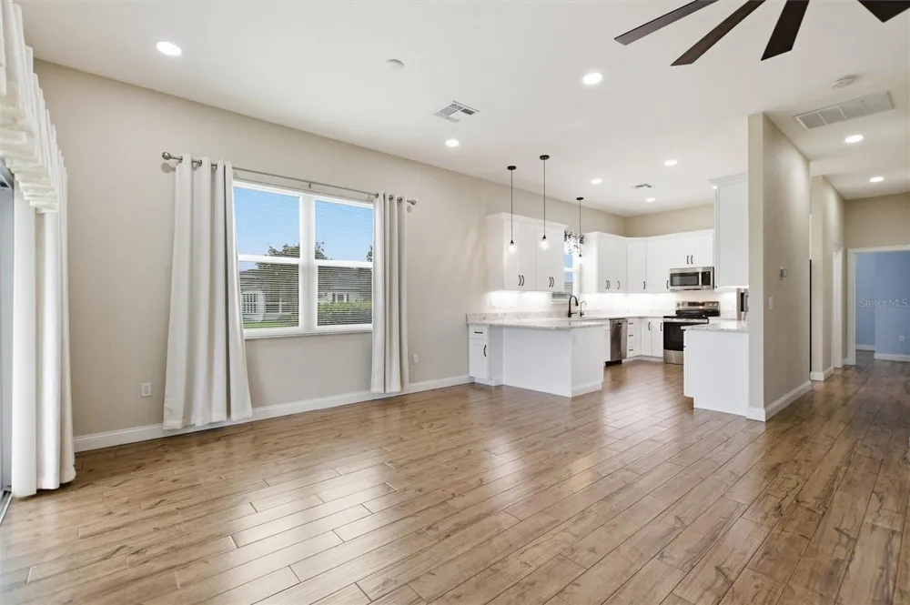 1097 CARAVAN LOOP Polk City, FL 33868