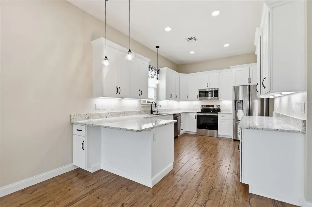 1097 CARAVAN LOOP Polk City, FL 33868